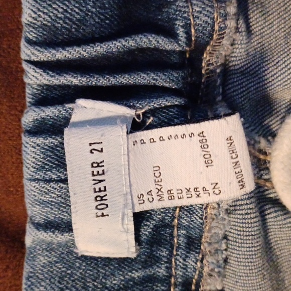 FOREVER 21, COTTEN BLEND SHORTS, WITH TIE STRING, SIZE SMALL. - Picture 3 of 4